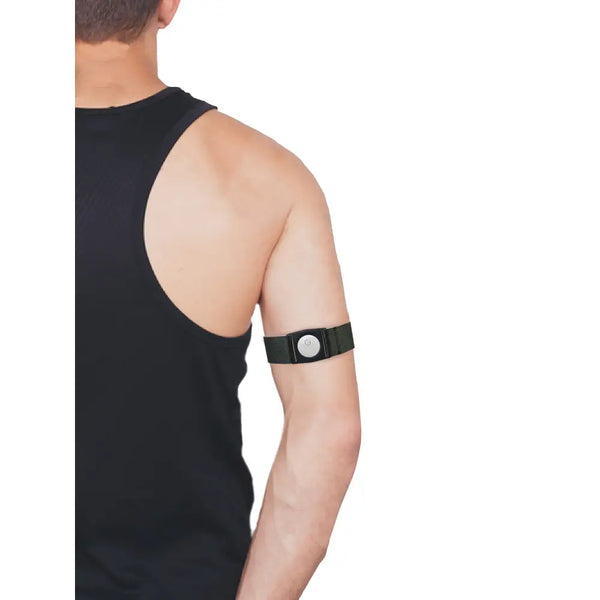Elastic armband securing Freestyle Libre 3 sensor on upper arm, designed for active lifestyles.