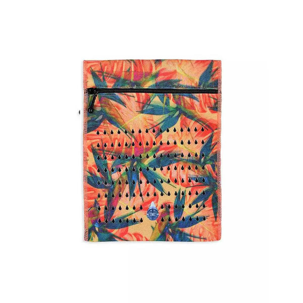 Insulin cooling wallet for 4 pens or 8 vials, vibrant design, no electricity needed, keeps insulin cool for 48 hours.