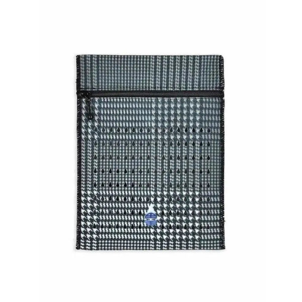 Dia-Cool insulin cooling wallet for 4 pens or 8 vials in a checkered design, eco-friendly, non-electric cooling.