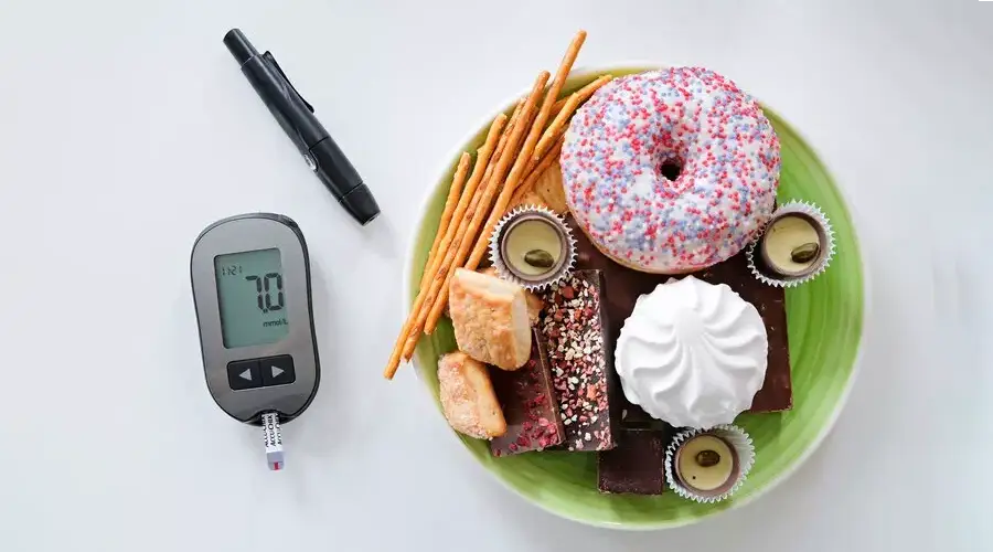 dexcom g7 vs freestyle libre 3 comparison image showing two cgm sensors for diabetes monitoring device comparison Image