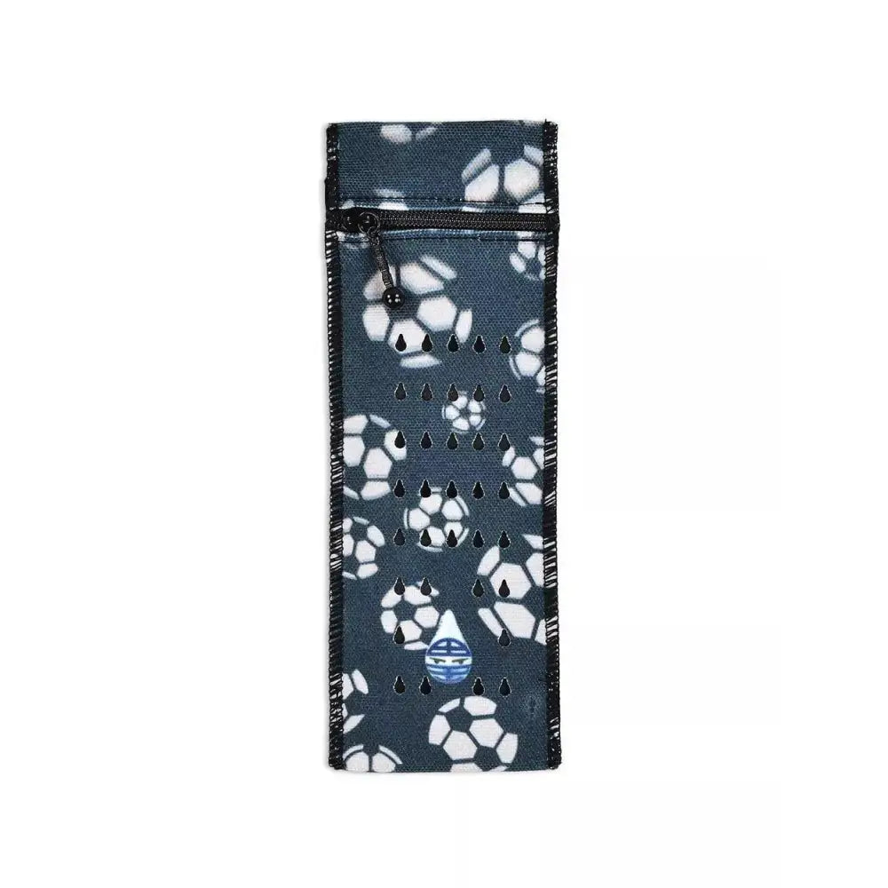 Insulin cooling wallet for 1 insulin pen with soccer ball pattern, compact and reusable design for kids