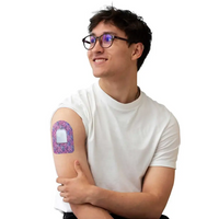 Αυτοκόλλητο επίθεμα για pod Omnipod, σειρά Spring, φοριέται στο μπράτσο από άνδρα
