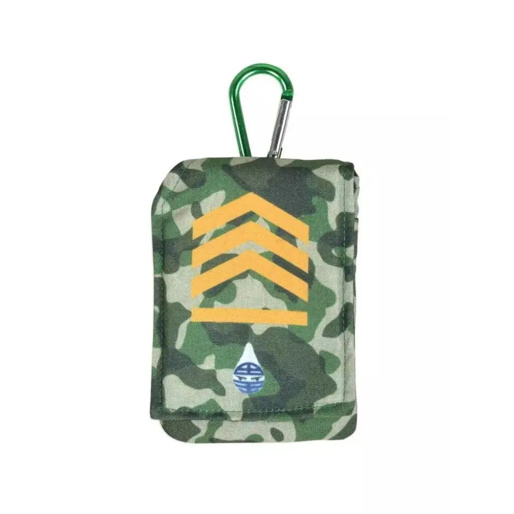 Insulin pump pouch for kids with cooling system in camouflage design and carabiner.