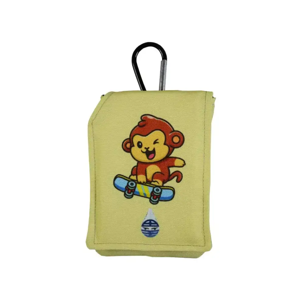 Insulin pump pouch for kids with cooling system and carabiner.